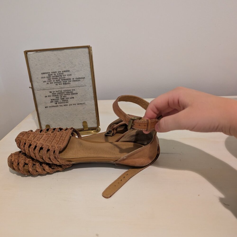 Womens sandals *crown vintage*